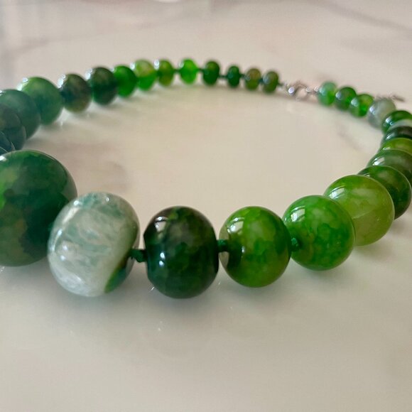Green Agate Beaded Necklace - Picture 3 of 5
